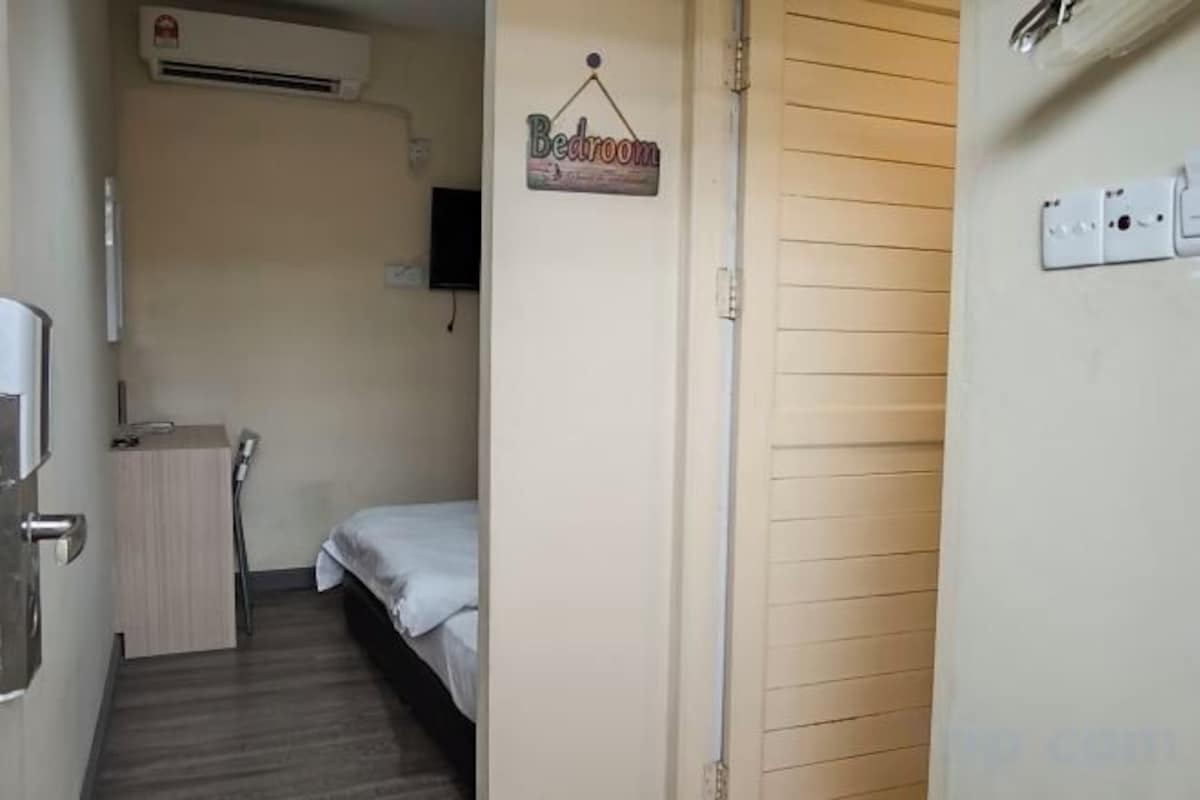 Semi Queen Room With Private Bathroom