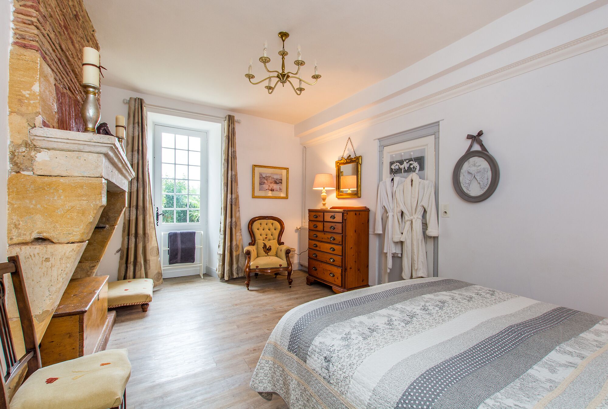 1 soverom, skrivebord, strykejern/-brett og wi-fi (inkludert)