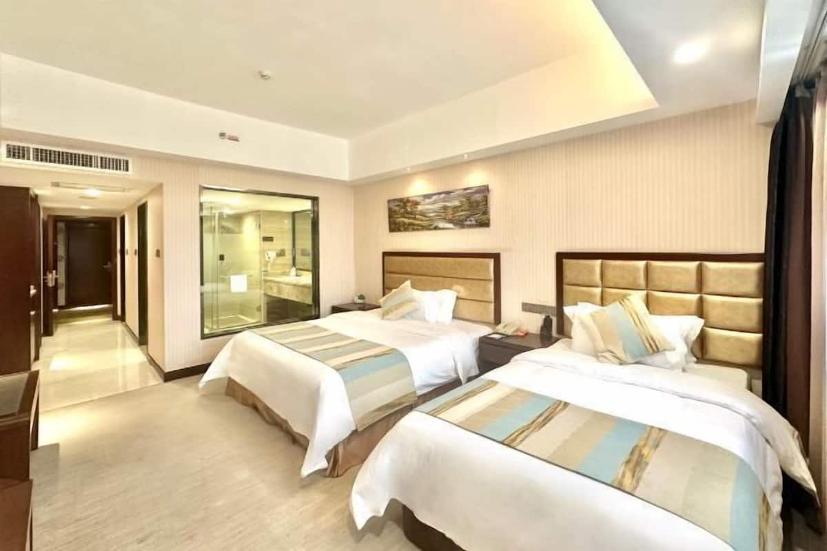 Minibar, in-room safe, desk, blackout drapes