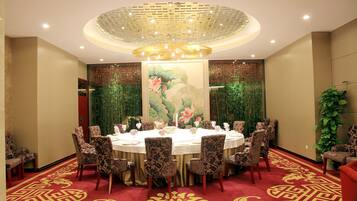 Breakfast, lunch, dinner served; Chinese cuisine