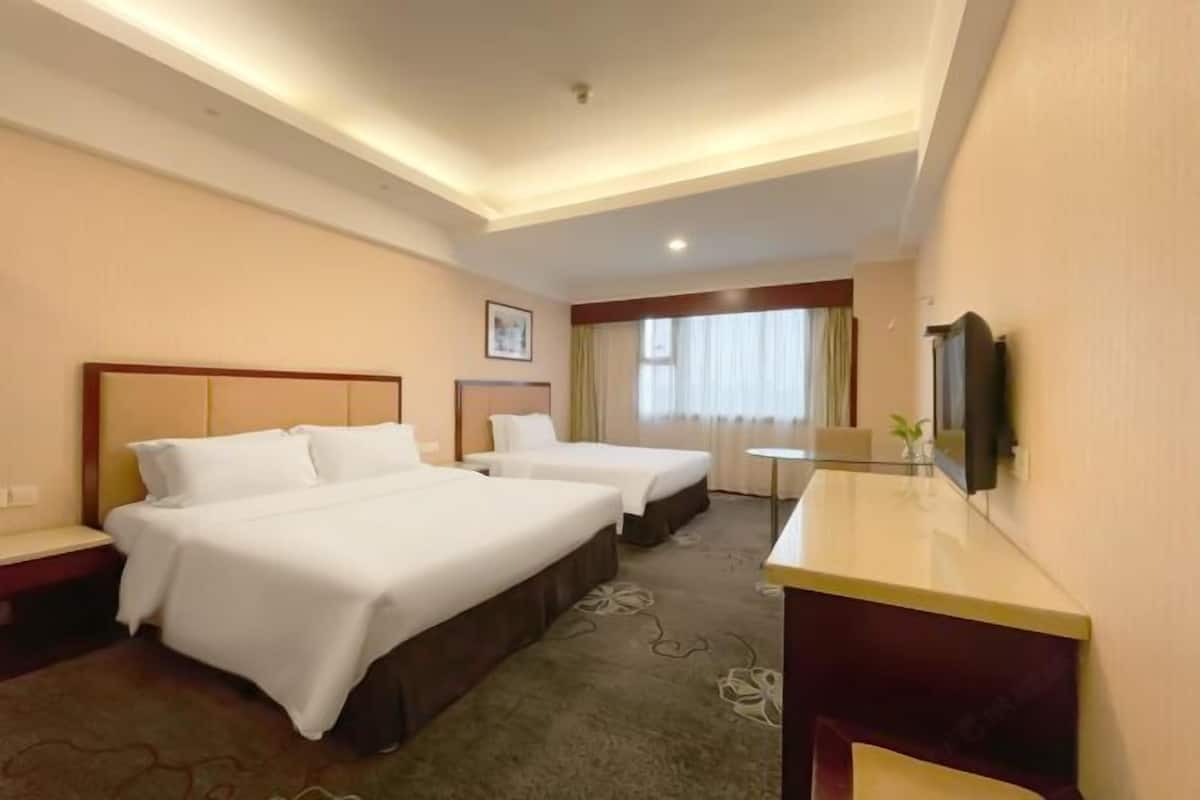 Minibar, una cassaforte in camera, una scrivania, tende oscuranti