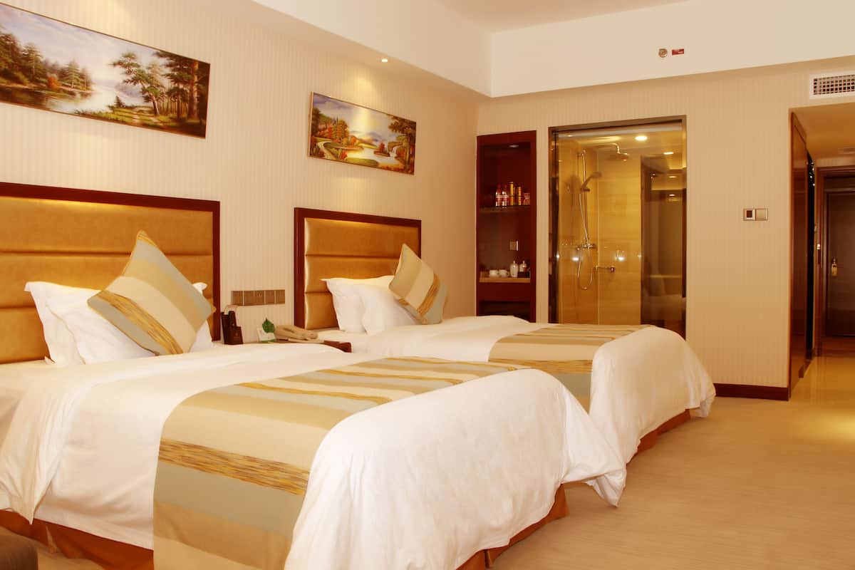 Executive Twin kamer | Een minibar, een kluis op de kamer, een bureau, verduisterende gordijnen