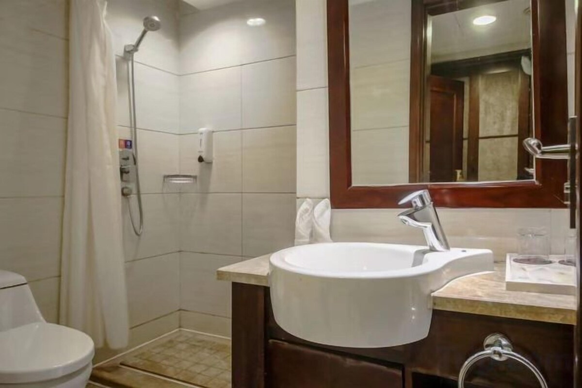 Bathroom | Shower, free toiletries, hair dryer, slippers