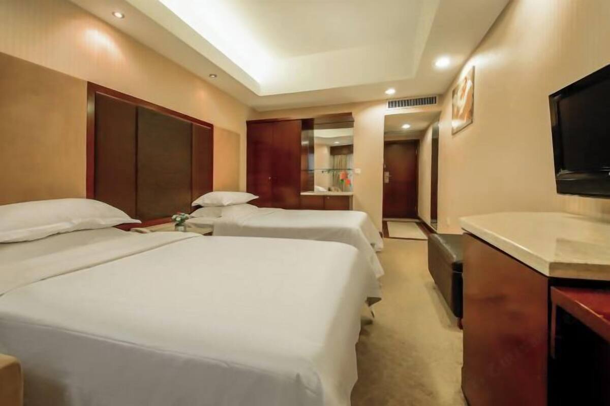 Minibar, una cassaforte in camera, una scrivania, tende oscuranti