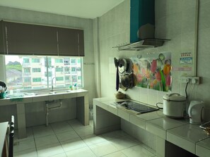 Fridge, dishwasher, rice cooker, cookware/dishes/utensils