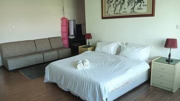 Exclusive Apartment, Multiple Bedrooms, Non Smoking, Pool View | Hypo-allergenic bedding, down duvets, in-room safe