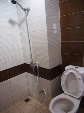 Classic Studio | Bathroom | Shower, free toiletries, towels - Margonda Residence 45 (Depok)