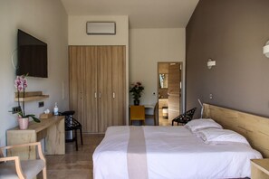 6 slaapkamers, een strijkplank/strijkijzer, wifi, beddengoed