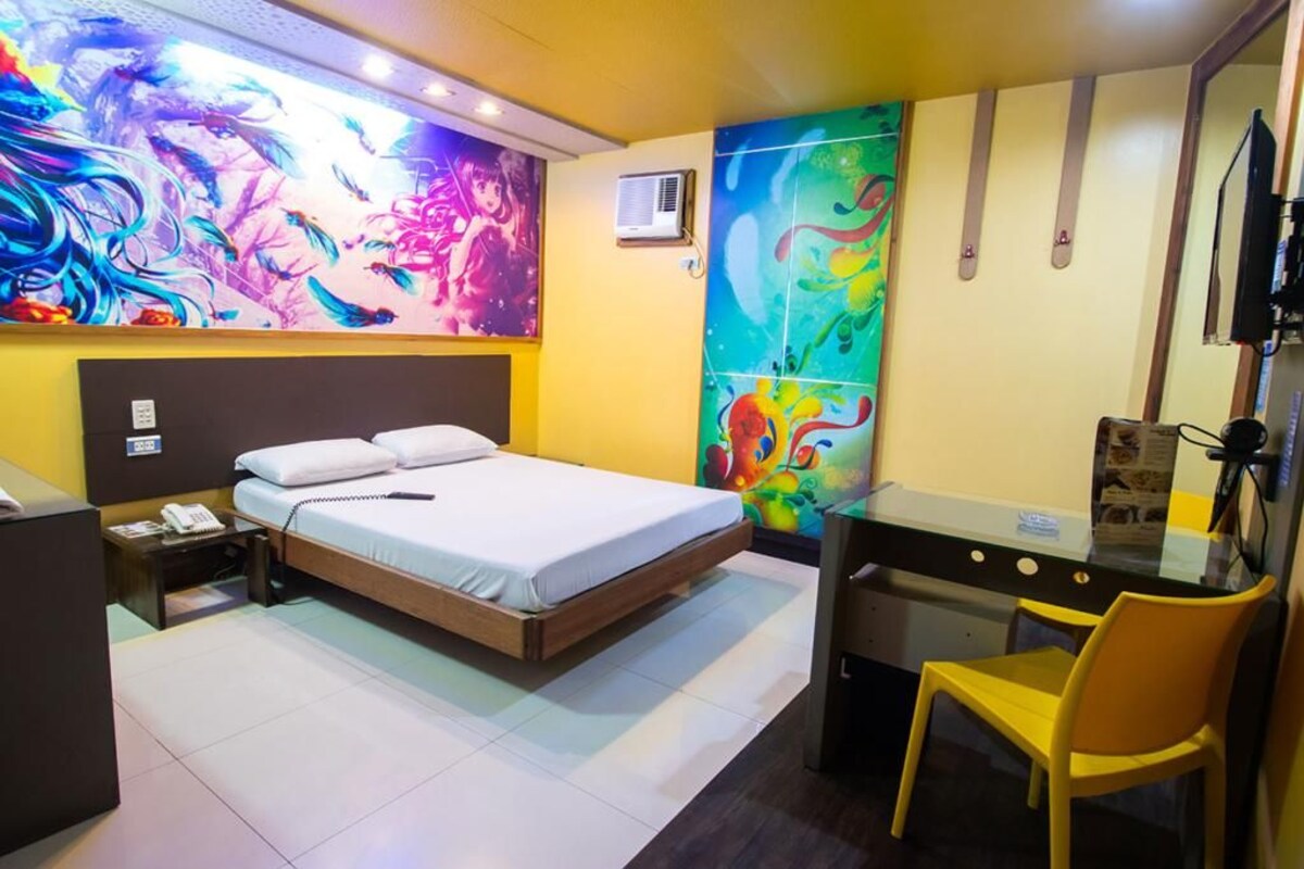 Desk, iron/ironing board (on request), WiFi (free), bed sheets