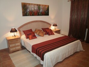 3 chambres, fer et planche à repasser, accès au Wi-Fi (inclus)