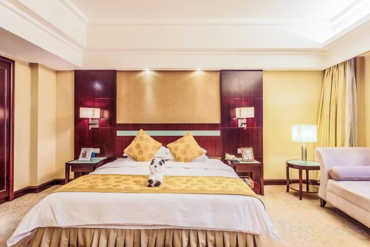 Minibar, in-room safe, desk, blackout drapes