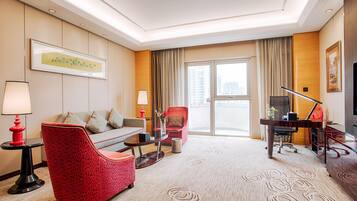 Executive Suite | Living area | Flat-screen TV