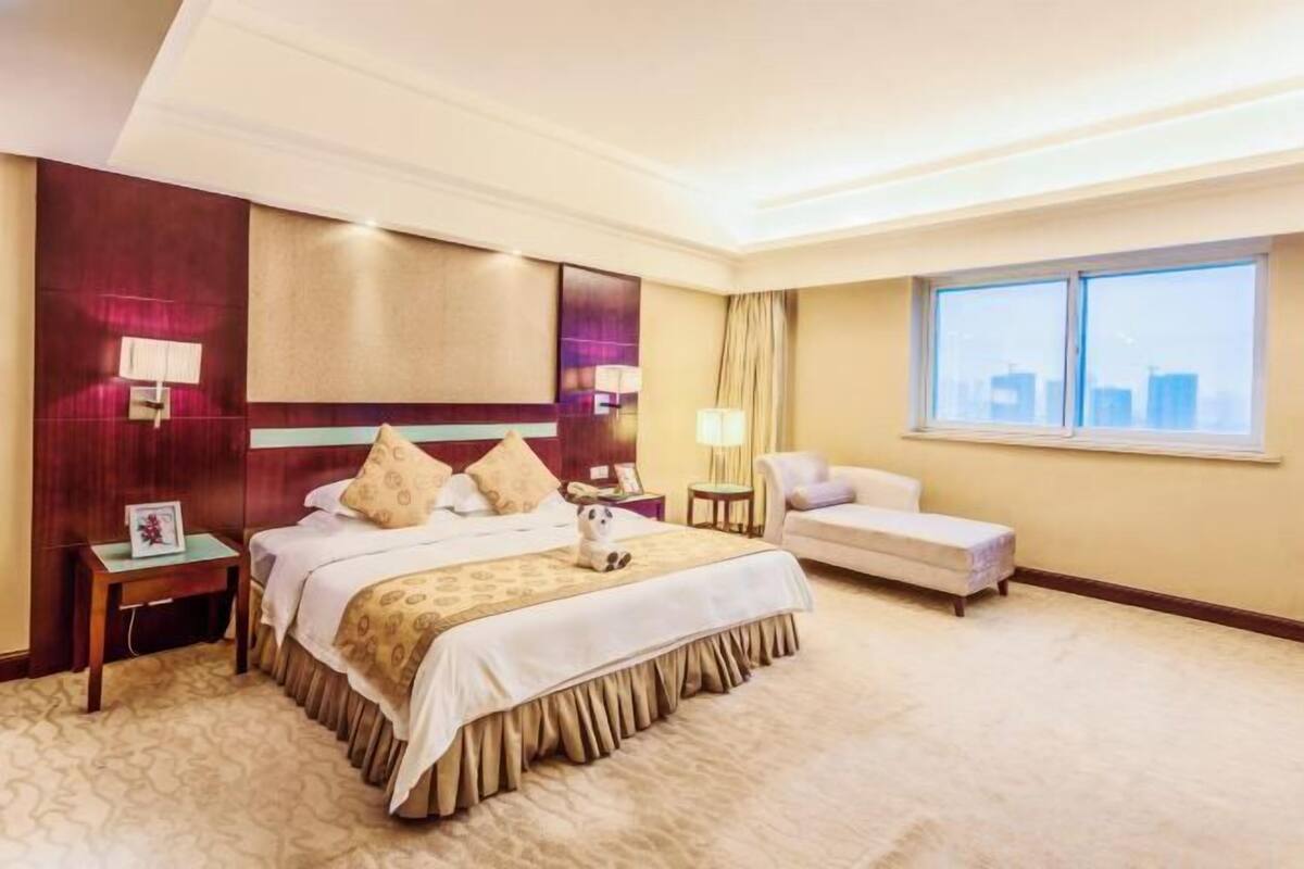 Minibar, in-room safe, desk, blackout drapes