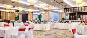 อาหารเช้าแบบบุฟเฟ่ต์ทุกวัน (CNY 68.00 ต่อคน)