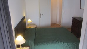 2 quartos, ferros/tábuas de passar roupa, Wi-Fi de cortesia