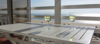 Giraffe - 50m from the Beach. 2 bedrooms, 2 WC, AC, WiFi, Sea View, Park