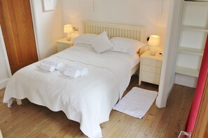 2 makuuhuonetta, silitysrauta/-lauta, vauvan matkasänky, Wi-Fi