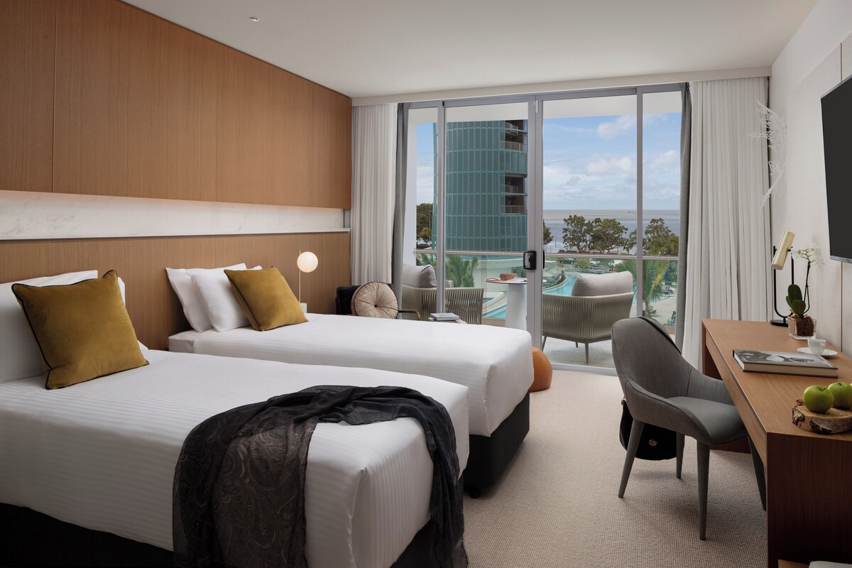 Premium bedding, in-room safe, desk, blackout curtains