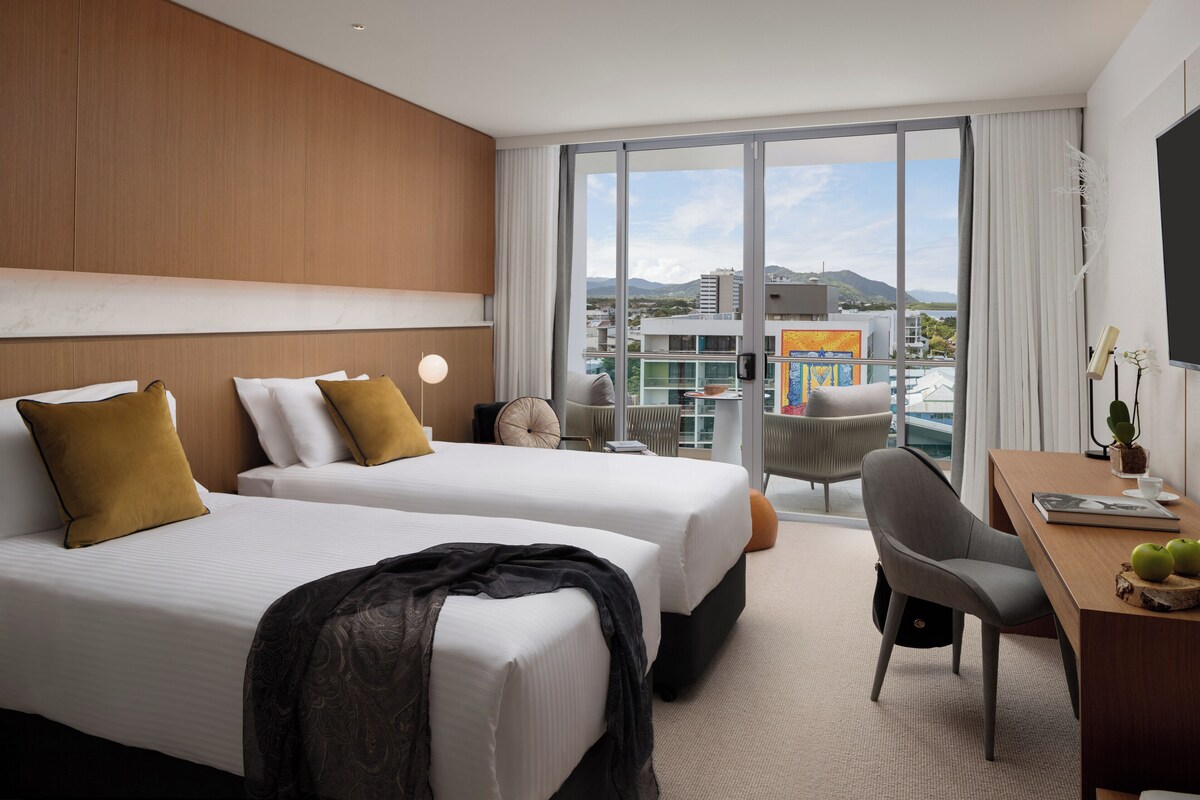 Premium bedding, in-room safe, desk, blackout curtains