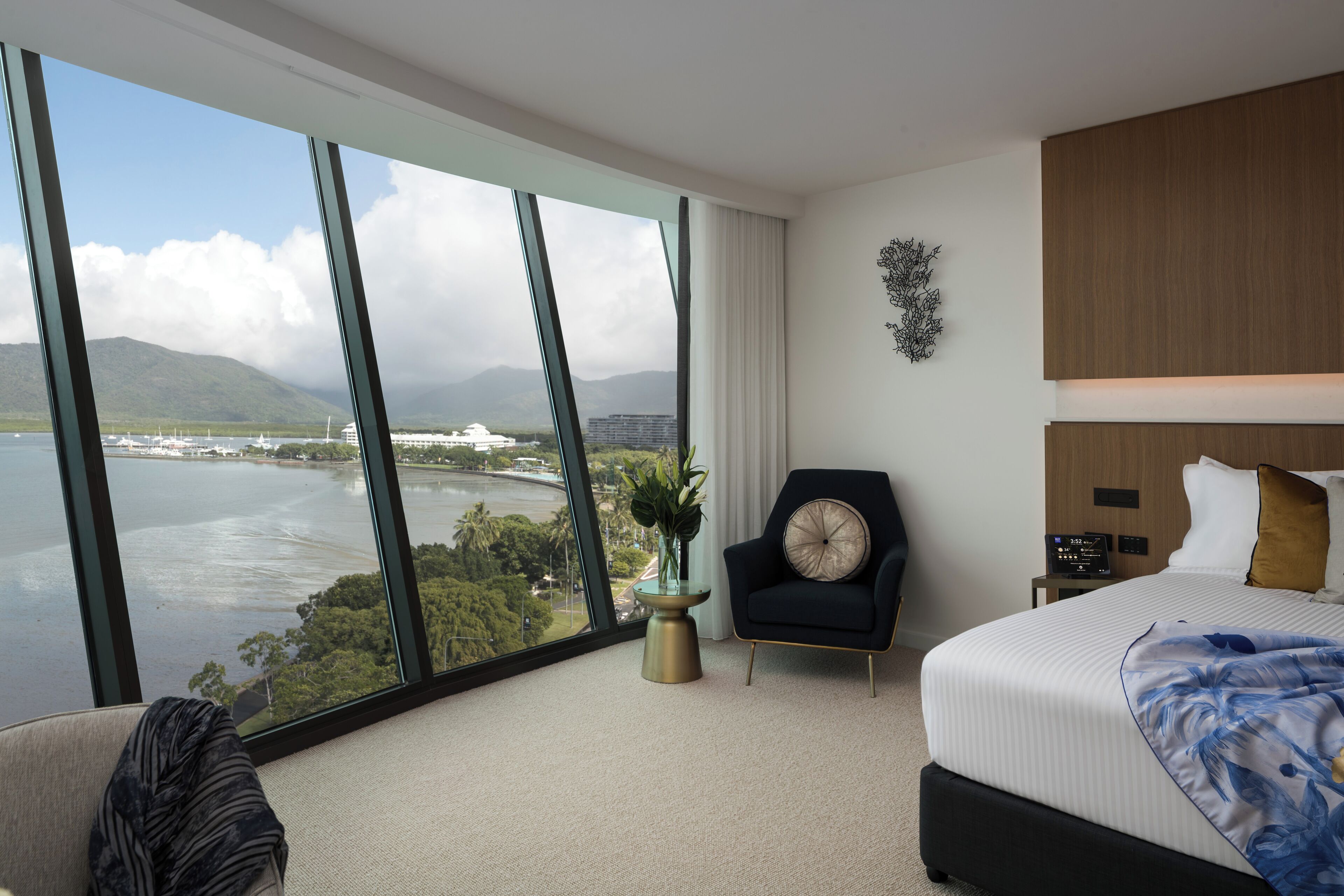 Rom, 1 kingsize-seng | Sengetøy av topp kvalitet, safe på rommet og skrivebord