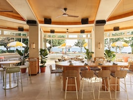 2 bars/lounges, rooftop bar