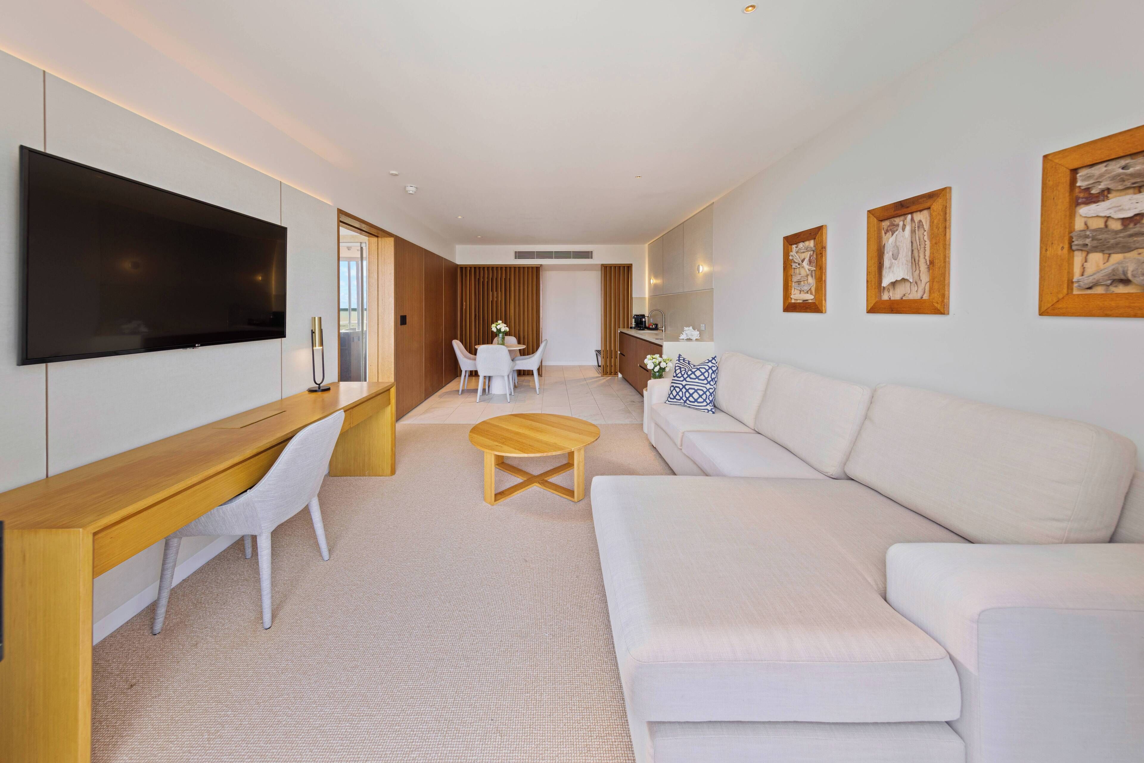 Premium bedding, in-room safe, desk, blackout drapes