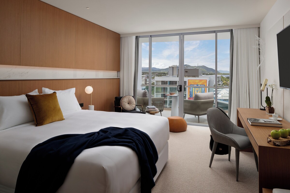 Premium bedding, in-room safe, desk, blackout curtains