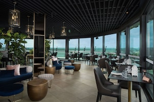 2 bars/lounges, rooftop bar