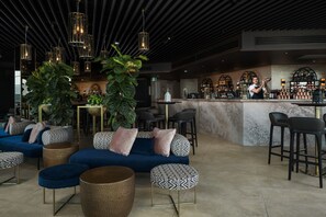 2 bar/lounge, bar di atap