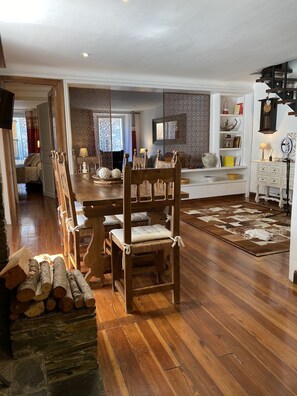 Dining - Exquisite high mountain duplex in the town centre of Llívia (Llívia)