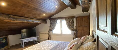 3 chambres, fer et planche à repasser, Wi-Fi, draps fournis