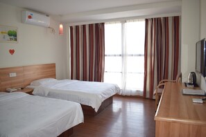 Superior Twin Room | Desk, free WiFi