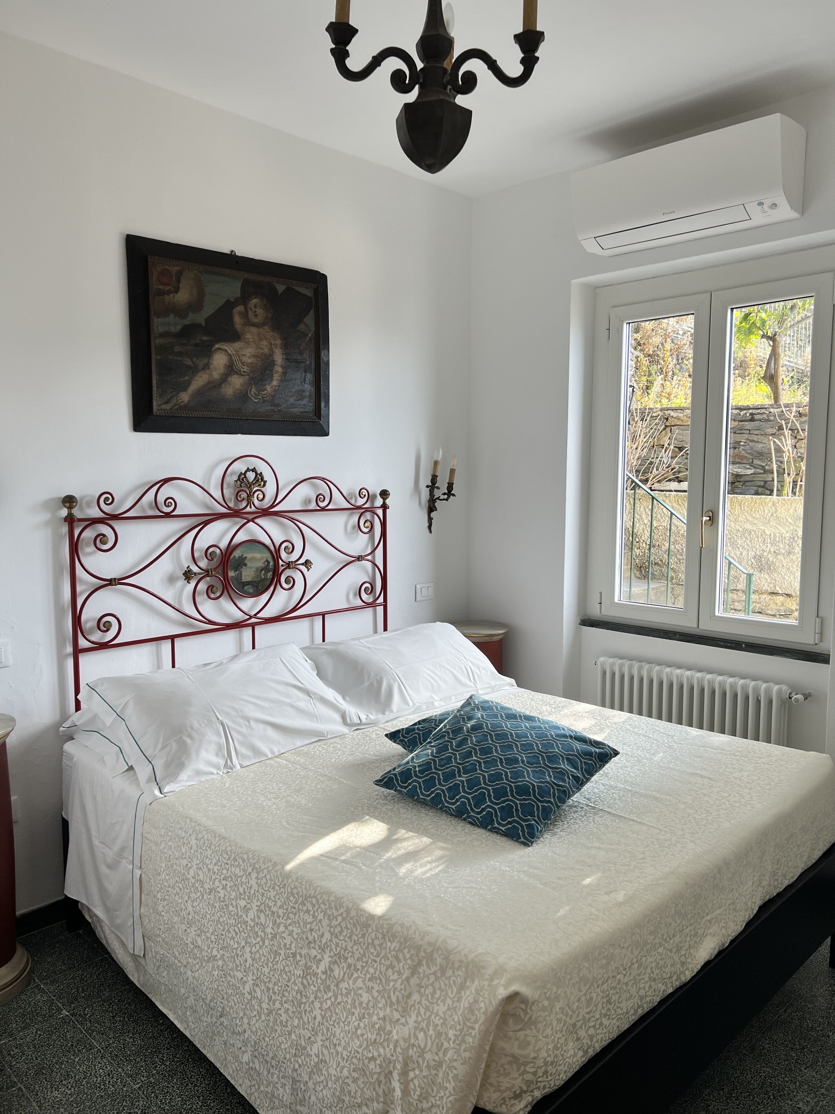 4 bedrooms, iron/ironing board, travel cot, free WiFi