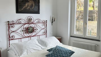 4 bedrooms, iron/ironing board, travel cot, free WiFi