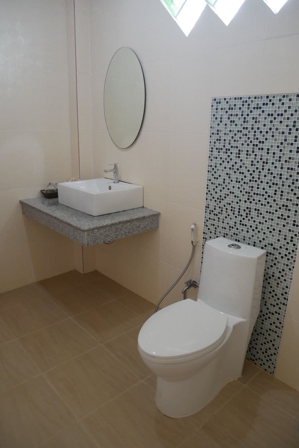 客房內保險箱、免費無線上網