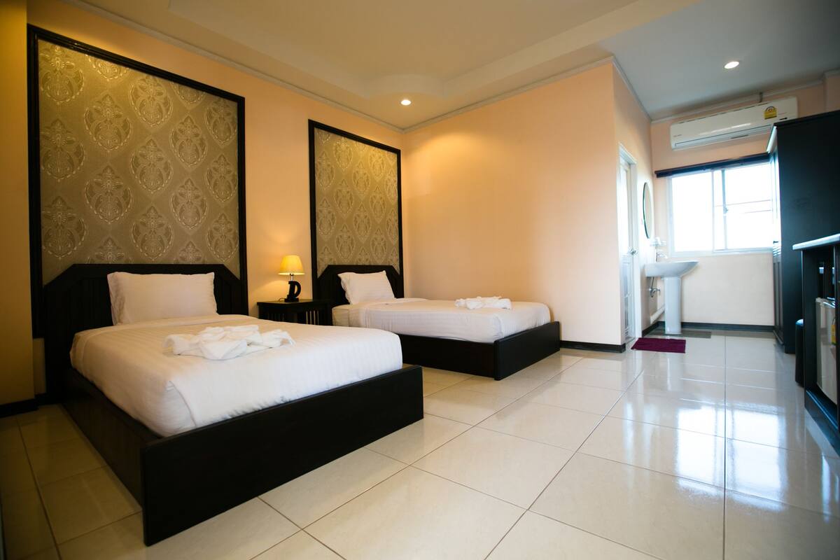 standard room | in-room safe, free wifi