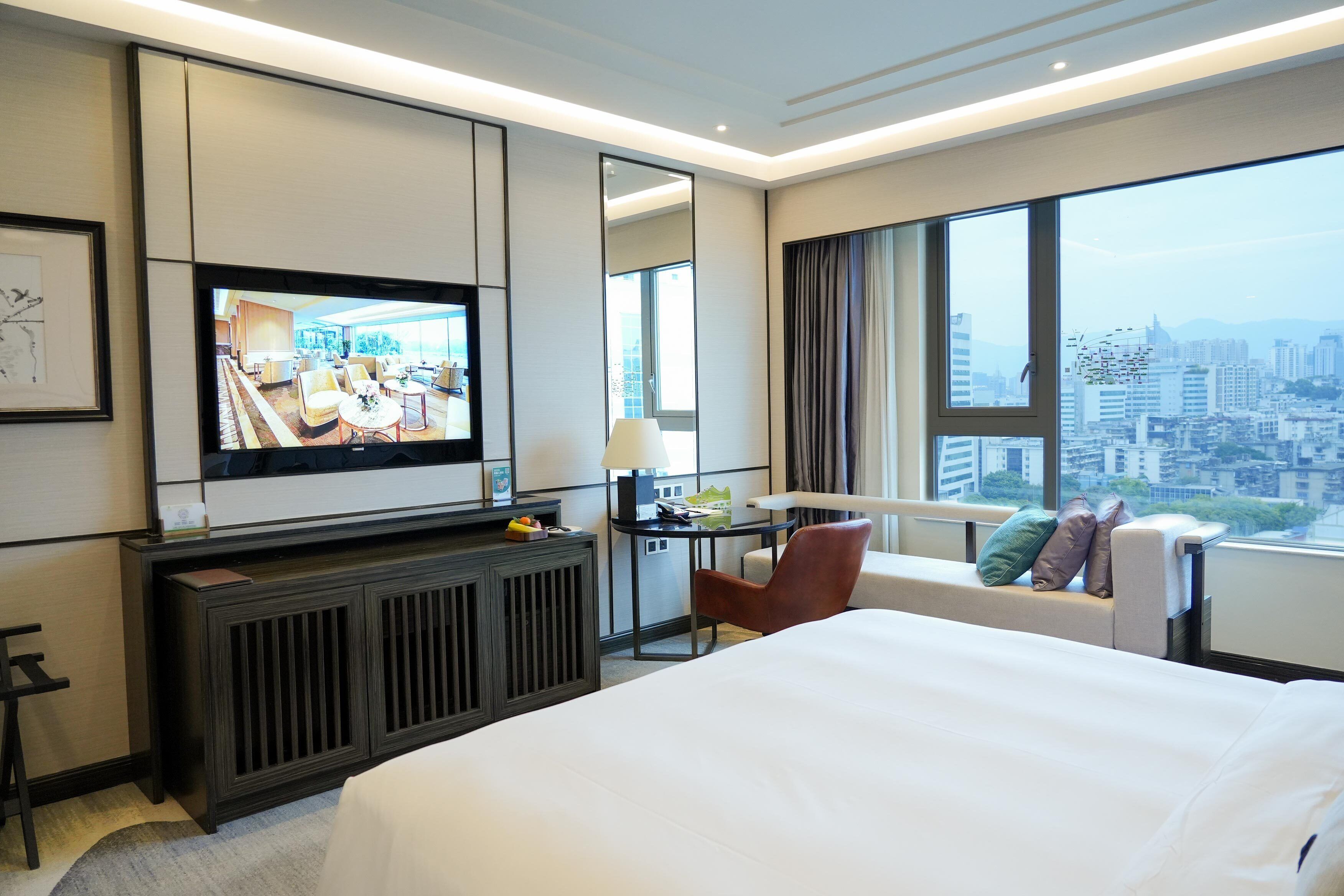 Premium bedding, minibar, in-room safe, desk
