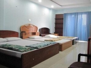 Minibar, desk, free WiFi