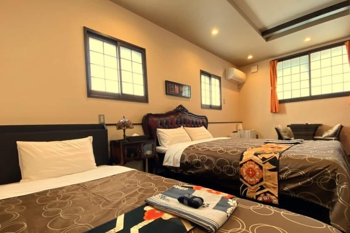 Free WiFi, bed sheets
