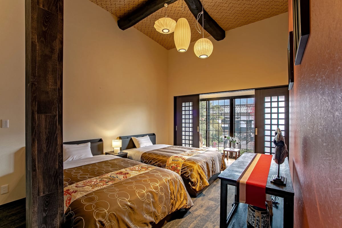 Deluxe Twin Room GR11 (No Vegetarian) | Free WiFi, bed sheets