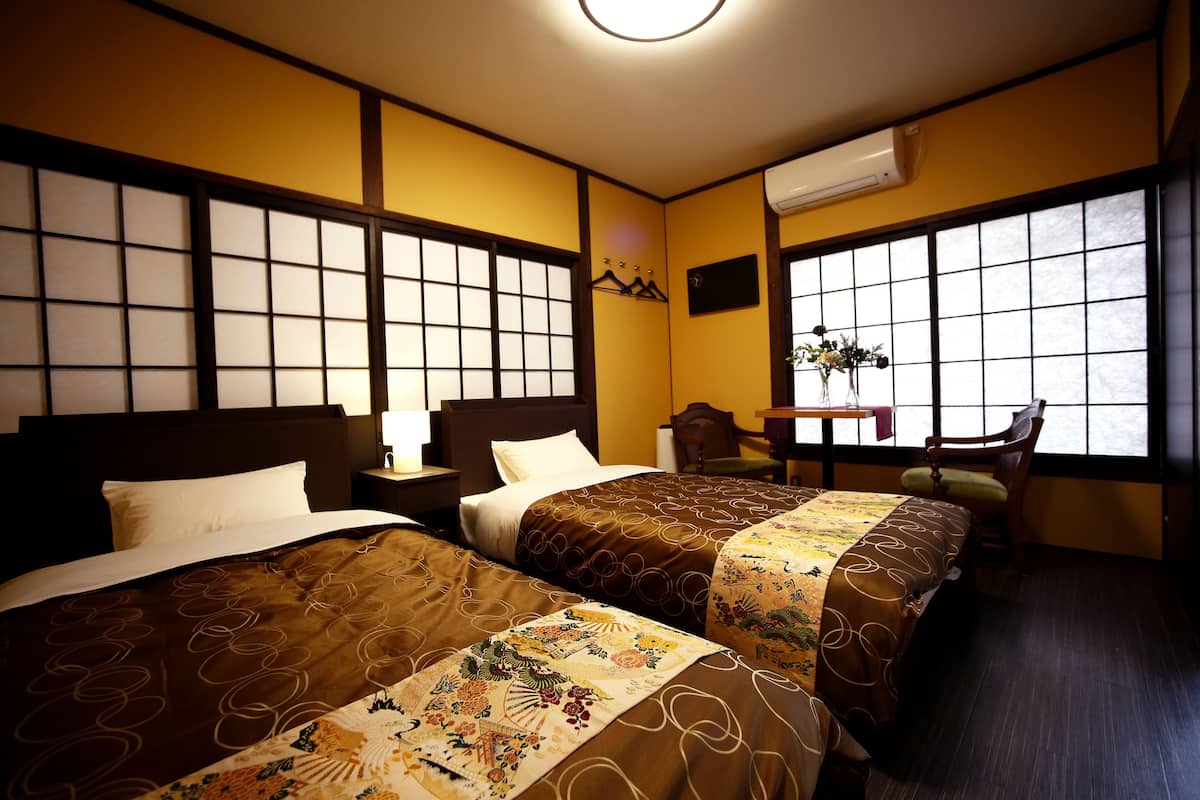 Free WiFi, bed sheets