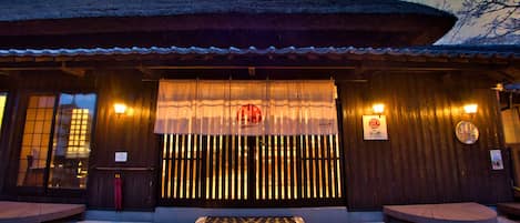 Fachada de la propiedad