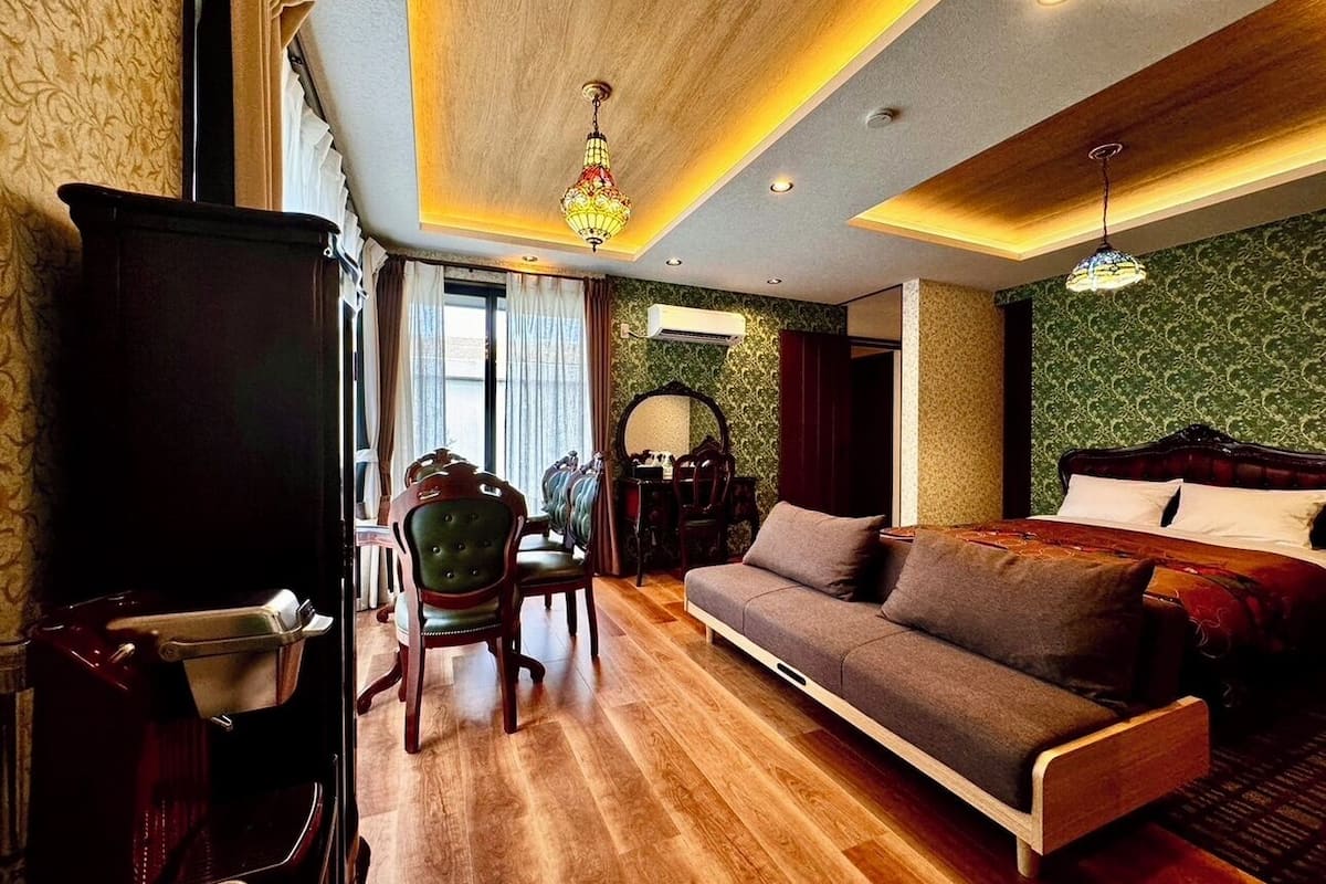 New annex-101 Luxury Twin Room, Non-Smoking (Pet Friendly) | Free WiFi, bed sheets