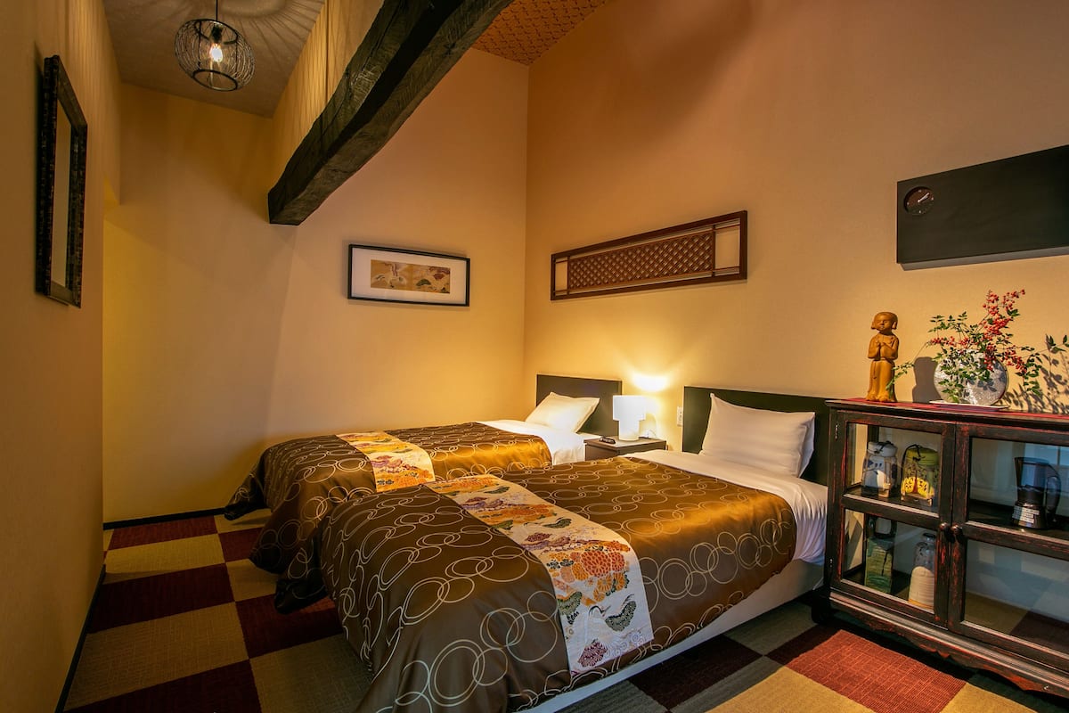 Free WiFi, bed sheets