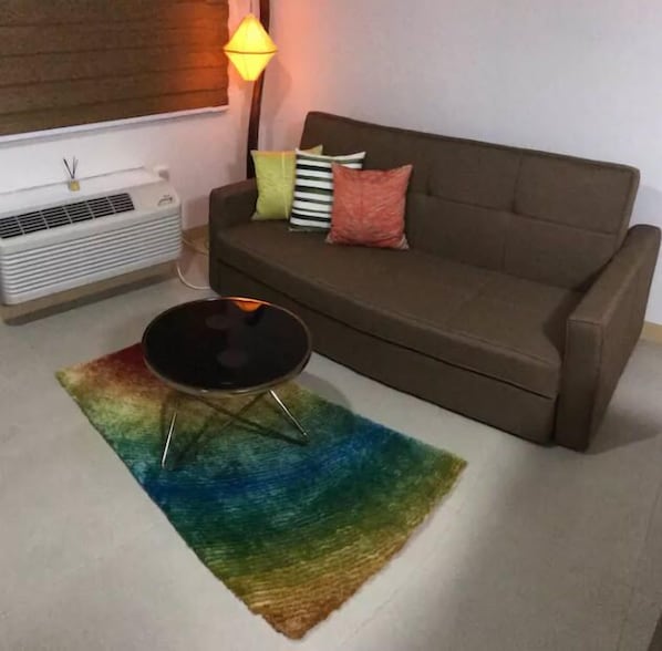 Apartment (for 4 Pax) | Wohnzimmer | Fernseher, Netflix