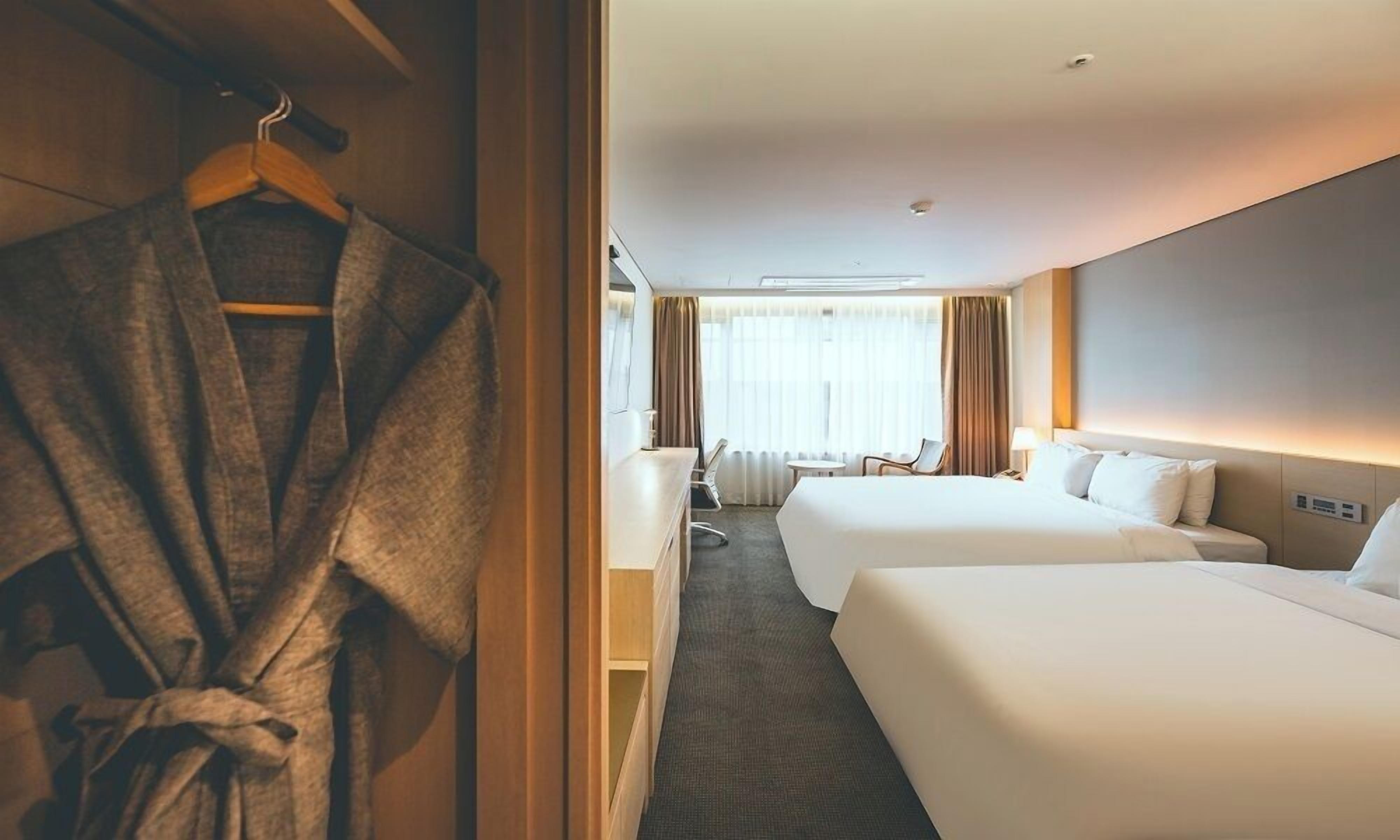 superior twin room | 1 bedroom, in-room safe, free wifi, bed sheets