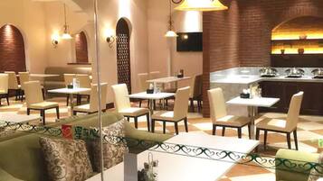 每日供應自助早餐 (每人 CNY20.00)