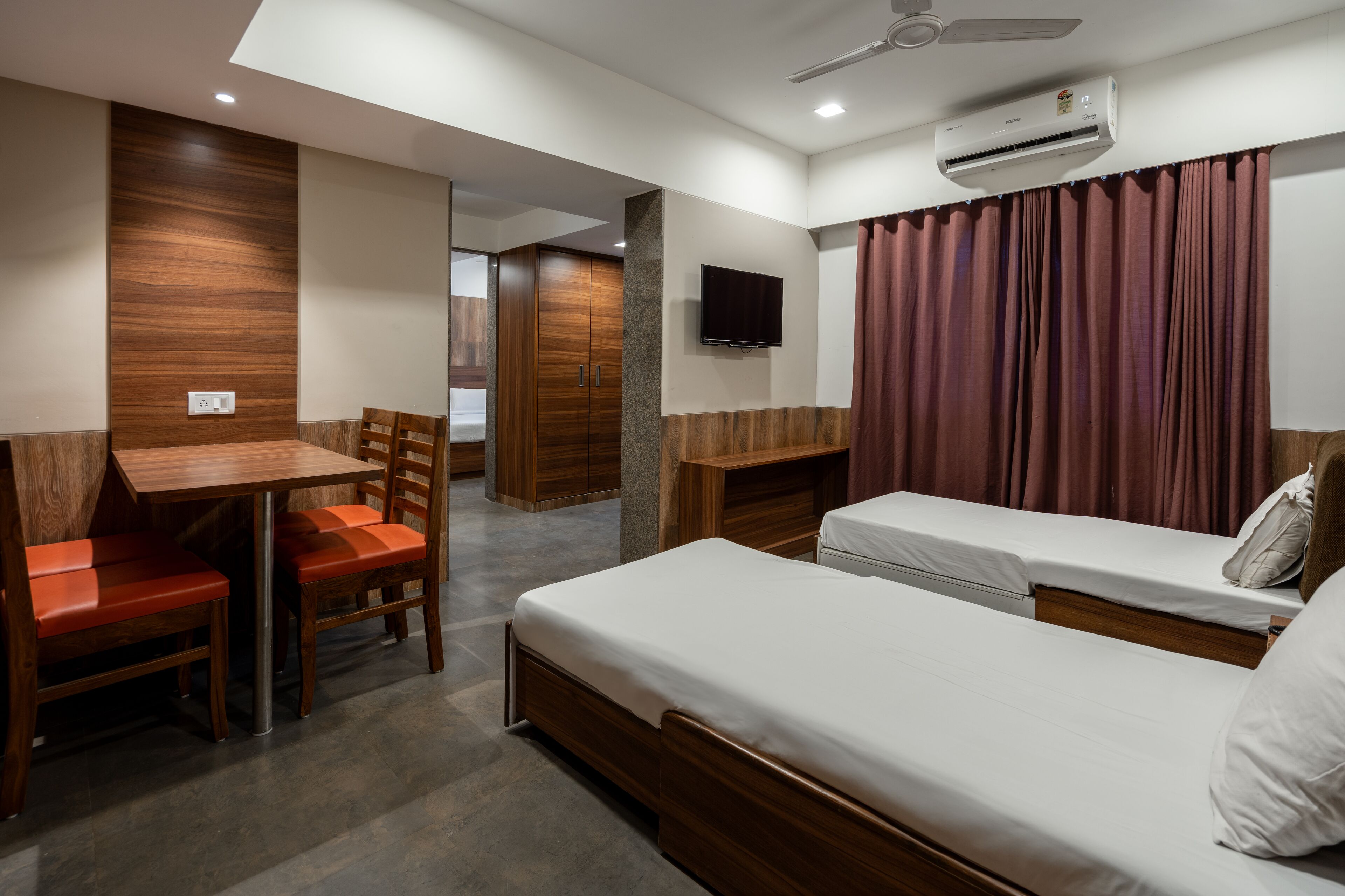 Rollaway beds, free WiFi