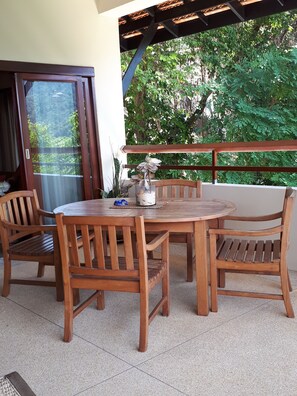 2-Bedroom Condo with Sea View | Terraza o patio