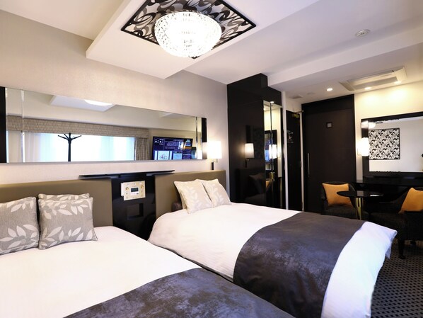 Tvåbäddsrum Deluxe - 2 sovrum | Duntäcken, skrivbord, mörkläggningsgardiner och gratis wi-fi